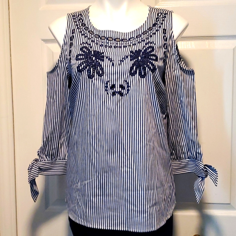 Peck&Peck Women's Floral Embroidered Cold Shoulder With Ribboned Sleeves - Small